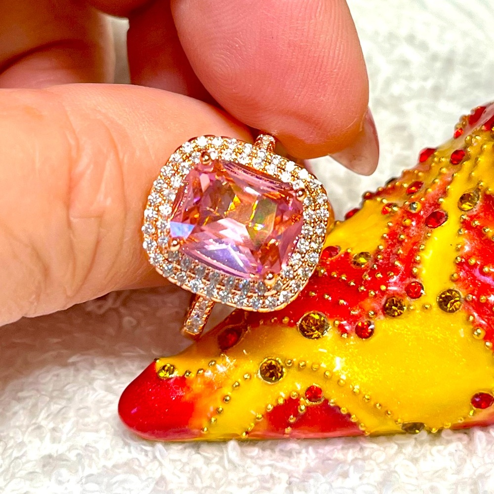 Rose gold plate and pink rhinestone ring NWOT-gorgeous